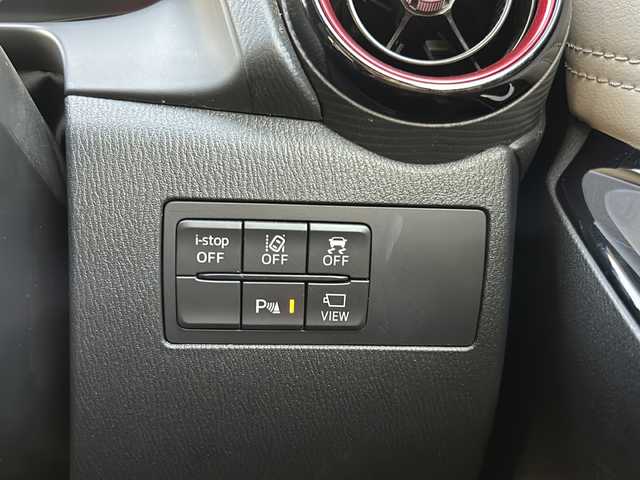 マツダ デミオ 15Sノーブルクリムゾン 静岡県 2018(平30)年 3.7万km セラミックM 純正ナビ/・FM/・AM/・Stitcher/・aha/・Bluetooth/・USB/・CD/・AUX/・DVD/・フルセグTV/主要装備/・３６０°ビューモニター/・ＥＴＣ/・ドライブレコーダー/・運転席+助手席シートヒーター/・専用内装＆シート表皮/・高輝度塗装純正ＡＷ/・パーキングセンサー/・ヘッドアップディスプレイ/・サイドカーテンエアバッグ/・ＬＥＤヘッドライト/・アイドリングストップ/・レーンキープアシスト/・ブラインドスポットモニター/・スマートシティーブレーキサポート