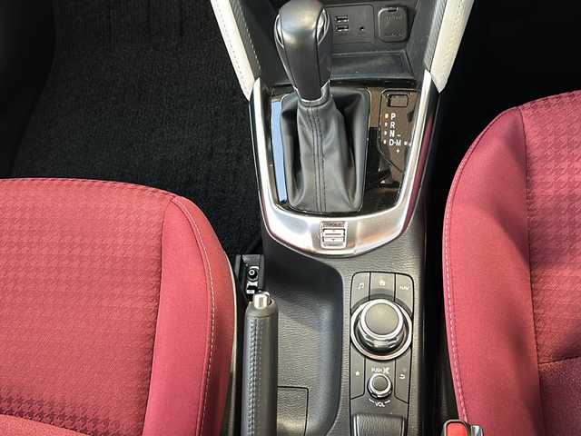 マツダ デミオ 15Sノーブルクリムゾン 静岡県 2018(平30)年 3.7万km セラミックM 純正ナビ/・FM/・AM/・Stitcher/・aha/・Bluetooth/・USB/・CD/・AUX/・DVD/・フルセグTV/主要装備/・３６０°ビューモニター/・ＥＴＣ/・ドライブレコーダー/・運転席+助手席シートヒーター/・専用内装＆シート表皮/・高輝度塗装純正ＡＷ/・パーキングセンサー/・ヘッドアップディスプレイ/・サイドカーテンエアバッグ/・ＬＥＤヘッドライト/・アイドリングストップ/・レーンキープアシスト/・ブラインドスポットモニター/・スマートシティーブレーキサポート