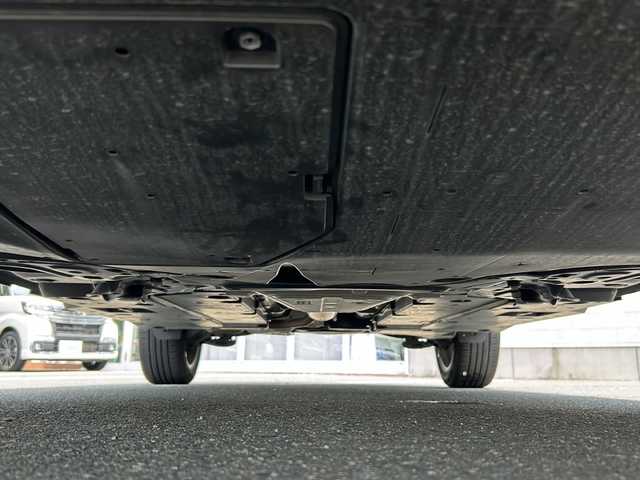 トヨタ ヤリスクロス ハイブリッド Z アドベンチャー 愛知県 2023(令5)年 3.3万km ブラックマイカ/プラチナホワイトパールマイカ 登録時32559km/ワンオーナー/ＬＥＤヘッドライト/純正１８インチアルミ/純正ディスプレイオーディオ/フルセグＴＶ/全周囲モニター/Ｂｌｕｅｔｏｏｔｈ/ドライブレコーダー/前席シートヒーター/パワーシート/ハーフレザー/ステアリングヒーター/アダプティブクルーズコントロール/ブラインドスポットモニター/衝突被害軽減ブレーキ/レーンキープアシスト/コーナーセンサー/ETC(新セキュリティ)/電動格納ミラー/取扱説明書/保証書/スマートキー