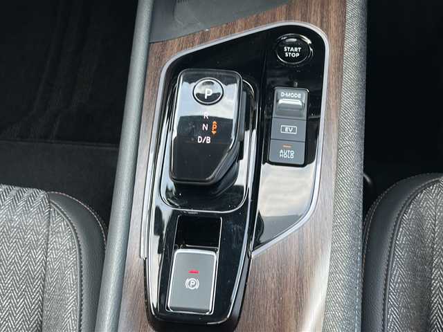 日産 オーラ G 山口県 2022(令4)年 3.2万km 黒 NissanConnectナビゲーションシステム/フルセグテレビ/BOSEパーソナルプラスサウンドシステム/アラウンドビューモニター/ETC2.0/ドライブレコーダー/LEDヘッドランプ/オートライト/ハイビームアシスト/フォグランプ/17インチ純正アルミホイール/インテリジェントルームミラー/電動パーキングブレーキ/オートブレーキホールド/スマートキー/プッシュアップスタート/USB電源ソケット/ワイヤレス充電器 /USB入力端子/プロパイロット/エマージェンシーブレーキ/車線逸脱防止支援システム/後側方衝突防止支援システム/盗難防止装置/取扱説明書/ワンオーナー
