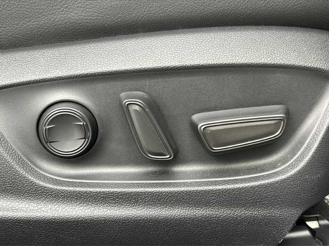 トヨタ カムリ WS 埼玉県 2020(令2)年 4.9万km プラチナホワイトパールマイカ 純正ナビ/バックカメラ/レーダークルーズコンロトール/レーンキープアシスト/オートハイビーム/プリクラッシュセーフティ/ブラインドスポットモニタリング/リアクロストラフィックアラート/パーキングサポートブレーキ/クリアランスソナー/オートホールド/電子パーキング/ビルトインETC2.0/運転席パワーシート/ハーフレザーシート