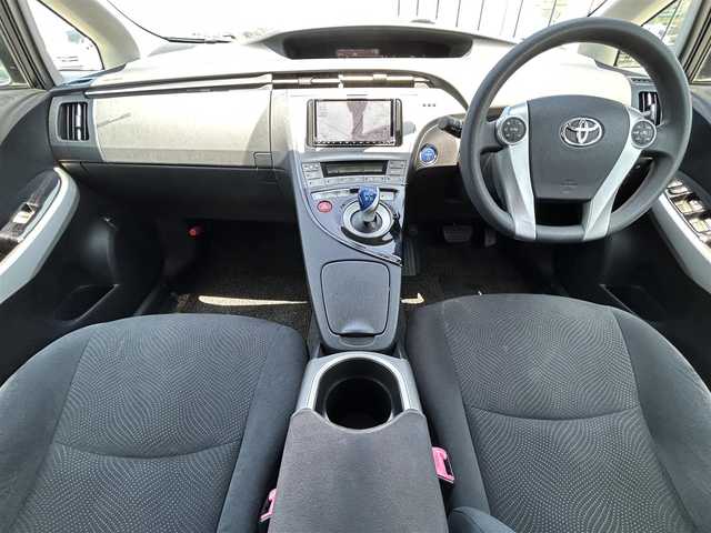 トヨタ プリウス S ツーリングセレクション 鳥取県 2012(平24)年 4.2万km ホワイトパールクリスタルシャイン G’s仕様/社外ナビ/ワンセグ/DVD/CD/BT/USB/ビルトインETC/LEDヘッドライト/フォグライト/G’ｓ18インチアルミホイール/G’ｓ前後バンパー/プッシュエンジンスタート/アイドリングストップ/ウィンカーミラー/電動格納ミラー/フロアマット・ドアバイザー/保証書・取扱説明書