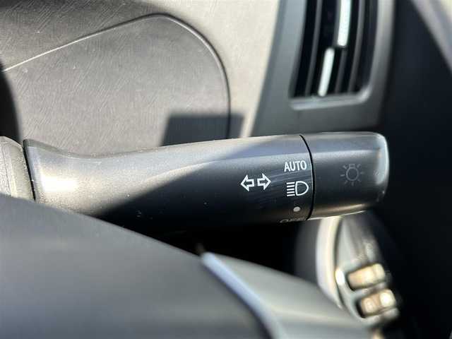 トヨタ プリウス S ツーリングセレクション 鳥取県 2012(平24)年 4.2万km ホワイトパールクリスタルシャイン G’s仕様/社外ナビ/ワンセグ/DVD/CD/BT/USB/ビルトインETC/LEDヘッドライト/フォグライト/G’ｓ18インチアルミホイール/G’ｓ前後バンパー/プッシュエンジンスタート/アイドリングストップ/ウィンカーミラー/電動格納ミラー/フロアマット・ドアバイザー/保証書・取扱説明書
