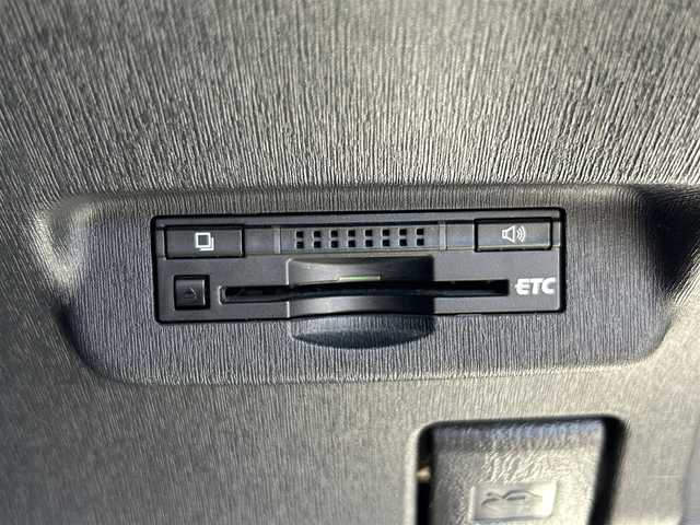 トヨタ プリウス S ツーリングセレクション 鳥取県 2012(平24)年 4.2万km ホワイトパールクリスタルシャイン G’s仕様/社外ナビ/ワンセグ/DVD/CD/BT/USB/ビルトインETC/LEDヘッドライト/フォグライト/G’ｓ18インチアルミホイール/G’ｓ前後バンパー/プッシュエンジンスタート/アイドリングストップ/ウィンカーミラー/電動格納ミラー/フロアマット・ドアバイザー/保証書・取扱説明書
