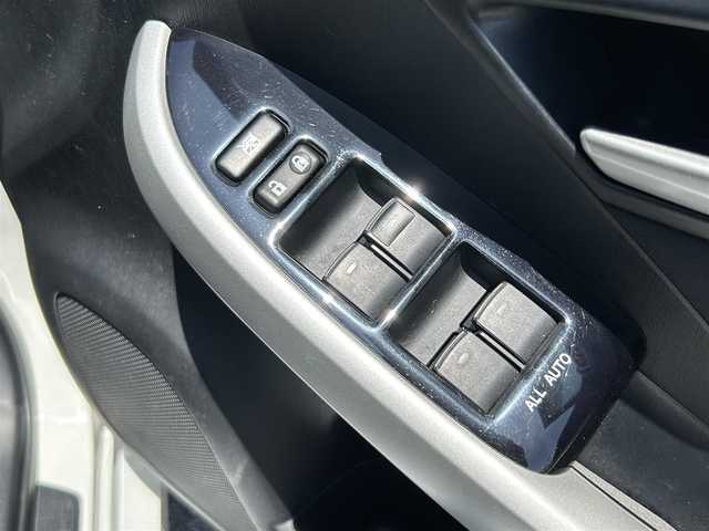 トヨタ プリウス S ツーリングセレクション 鳥取県 2012(平24)年 4.2万km ホワイトパールクリスタルシャイン G’s仕様/社外ナビ/ワンセグ/DVD/CD/BT/USB/ビルトインETC/LEDヘッドライト/フォグライト/G’ｓ18インチアルミホイール/G’ｓ前後バンパー/プッシュエンジンスタート/アイドリングストップ/ウィンカーミラー/電動格納ミラー/フロアマット・ドアバイザー/保証書・取扱説明書