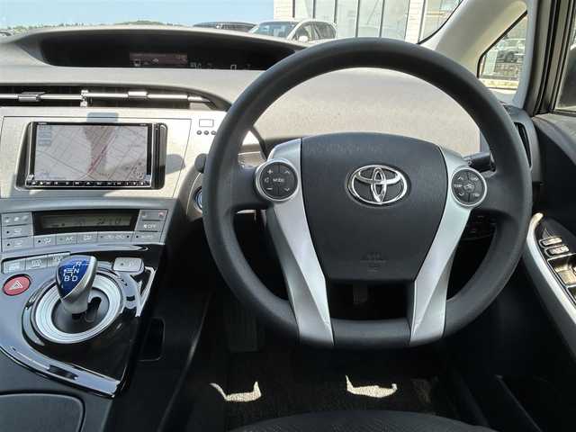 トヨタ プリウス S ツーリングセレクション 鳥取県 2012(平24)年 4.2万km ホワイトパールクリスタルシャイン G’s仕様/社外ナビ/ワンセグ/DVD/CD/BT/USB/ビルトインETC/LEDヘッドライト/フォグライト/G’ｓ18インチアルミホイール/G’ｓ前後バンパー/プッシュエンジンスタート/アイドリングストップ/ウィンカーミラー/電動格納ミラー/フロアマット・ドアバイザー/保証書・取扱説明書