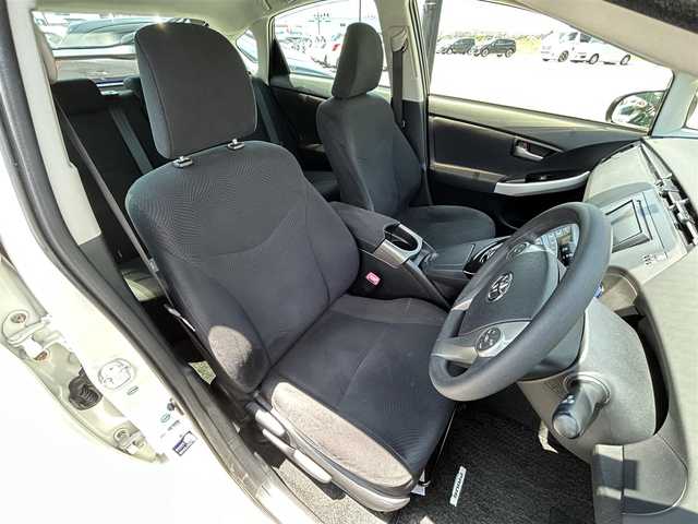 トヨタ プリウス S ツーリングセレクション 鳥取県 2012(平24)年 4.2万km ホワイトパールクリスタルシャイン G’s仕様/社外ナビ/ワンセグ/DVD/CD/BT/USB/ビルトインETC/LEDヘッドライト/フォグライト/G’ｓ18インチアルミホイール/G’ｓ前後バンパー/プッシュエンジンスタート/アイドリングストップ/ウィンカーミラー/電動格納ミラー/フロアマット・ドアバイザー/保証書・取扱説明書