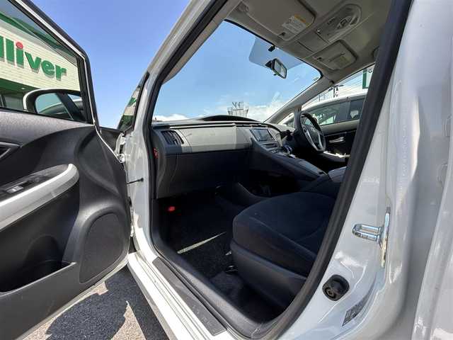 トヨタ プリウス S ツーリングセレクション 鳥取県 2012(平24)年 4.2万km ホワイトパールクリスタルシャイン G’s仕様/社外ナビ/ワンセグ/DVD/CD/BT/USB/ビルトインETC/LEDヘッドライト/フォグライト/G’ｓ18インチアルミホイール/G’ｓ前後バンパー/プッシュエンジンスタート/アイドリングストップ/ウィンカーミラー/電動格納ミラー/フロアマット・ドアバイザー/保証書・取扱説明書