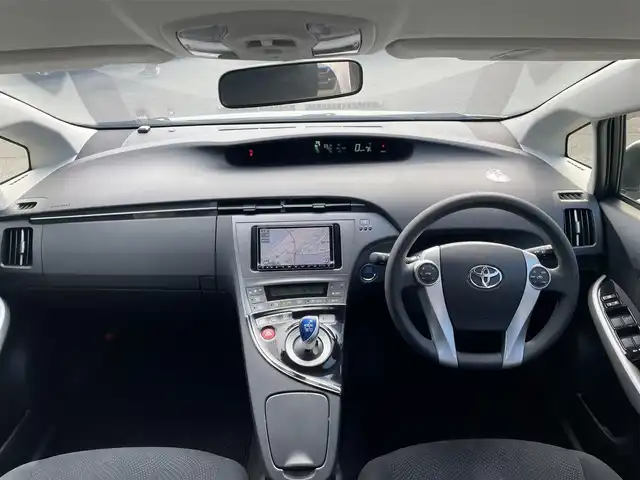 トヨタ プリウス S ツーリングセレクション 和歌山県 2012(平24)年 4.2万km ホワイトパールクリスタルシャイン (株)IDOMが運営する【じしゃロン和歌山店】の自社ローン専用車両になります。こちらは現金またはオートローンご利用時の価格です。自社ローンご希望の方は別途その旨お申付け下さい/社外ナビ/ワンセグ/DVD/CD/BT/USB/ビルトインETC/LEDヘッドライト/フォグライト/G’ｓ18インチアルミホイール/プッシュエンジンスタート/アイドリングストップ/ウィンカーミラー/電動格納ミラー/保証書・取扱説明書