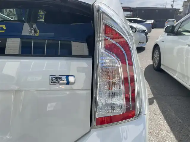 トヨタ プリウス S ツーリングセレクション 和歌山県 2012(平24)年 4.2万km ホワイトパールクリスタルシャイン (株)IDOMが運営する【じしゃロン和歌山店】の自社ローン専用車両になります。こちらは現金またはオートローンご利用時の価格です。自社ローンご希望の方は別途その旨お申付け下さい/社外ナビ/ワンセグ/DVD/CD/BT/USB/ビルトインETC/LEDヘッドライト/フォグライト/G’ｓ18インチアルミホイール/プッシュエンジンスタート/アイドリングストップ/ウィンカーミラー/電動格納ミラー/保証書・取扱説明書