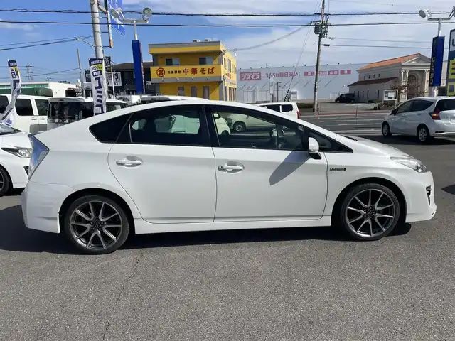 トヨタ プリウス S ツーリングセレクション 和歌山県 2012(平24)年 4.2万km ホワイトパールクリスタルシャイン (株)IDOMが運営する【じしゃロン和歌山店】の自社ローン専用車両になります。こちらは現金またはオートローンご利用時の価格です。自社ローンご希望の方は別途その旨お申付け下さい/社外ナビ/ワンセグ/DVD/CD/BT/USB/ビルトインETC/LEDヘッドライト/フォグライト/G’ｓ18インチアルミホイール/プッシュエンジンスタート/アイドリングストップ/ウィンカーミラー/電動格納ミラー/保証書・取扱説明書