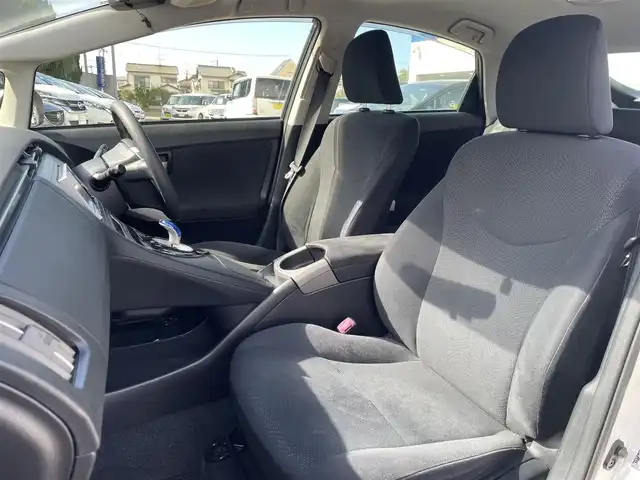 トヨタ プリウス S ツーリングセレクション 和歌山県 2012(平24)年 4.2万km ホワイトパールクリスタルシャイン (株)IDOMが運営する【じしゃロン和歌山店】の自社ローン専用車両になります。こちらは現金またはオートローンご利用時の価格です。自社ローンご希望の方は別途その旨お申付け下さい/社外ナビ/ワンセグ/DVD/CD/BT/USB/ビルトインETC/LEDヘッドライト/フォグライト/G’ｓ18インチアルミホイール/プッシュエンジンスタート/アイドリングストップ/ウィンカーミラー/電動格納ミラー/保証書・取扱説明書