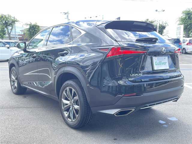 レクサス ＮＸ 300 Fスポーツ 愛媛県 2020(令2)年 7.9万km グラファイトブラックガラスフレーク プリクラッシュセーフティ/レーントレーシングアシスト/パーキングサポートアシスト/ロードサインアシスト/クリアランスソナー /純正10.25インチナビ/　CD/DVD/Bluetooth/フルセグTV/バックカメラ/ビルトインETC2.0/黒革シート/前席パワーシート/前席シートヒーター/シートベンチレーション/三眼LEDヘッドライト/シーケンシャルターンランプ/オートライト/ステアリングヒーター/フロントフォグ/パドルシフト/フロアマット/純正18インチAW
