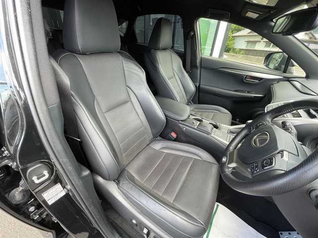 レクサス ＮＸ 300 Fスポーツ 愛媛県 2020(令2)年 7.9万km グラファイトブラックガラスフレーク プリクラッシュセーフティ/レーントレーシングアシスト/パーキングサポートアシスト/ロードサインアシスト/クリアランスソナー /純正10.25インチナビ/　CD/DVD/Bluetooth/フルセグTV/バックカメラ/ビルトインETC2.0/黒革シート/前席パワーシート/前席シートヒーター/シートベンチレーション/三眼LEDヘッドライト/シーケンシャルターンランプ/オートライト/ステアリングヒーター/フロントフォグ/パドルシフト/フロアマット/純正18インチAW