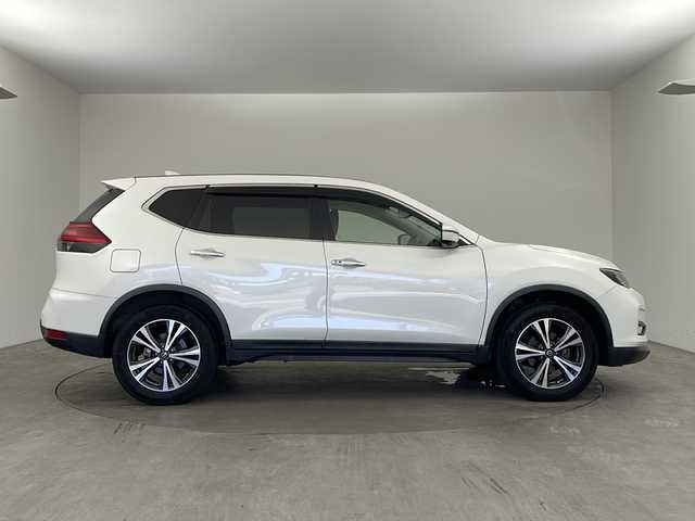 日産 エクストレイル 20X 兵庫県 2018(平30)年 4.3万km ブリリアントホワイトパール 純正SDナビ(MM318D-L)/フルセグTV/アラウンドビューモニター/デジタルインナーミラー/パワーバックドア/ビルトインETC/エマージェンシーブレーキ/進入禁止警報システム/駐車支援システム/クリアランスソナー/コーナリングスタビリティアシスト/アクティブエンジンブレーキ/前方ドラレコ/オートライト/LEDヘッドライト/フォグライト/カプロンシート/純正フロアマット/純正アルミホイール