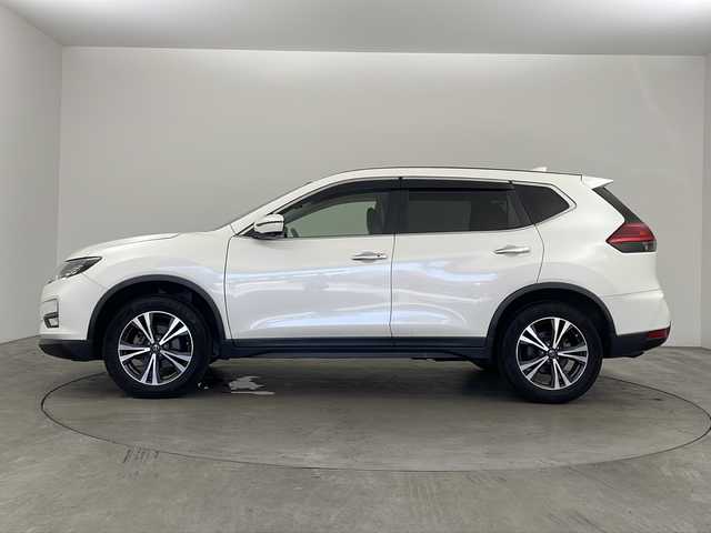 日産 エクストレイル 20X 兵庫県 2018(平30)年 4.3万km ブリリアントホワイトパール 純正SDナビ(MM318D-L)/フルセグTV/アラウンドビューモニター/デジタルインナーミラー/パワーバックドア/ビルトインETC/エマージェンシーブレーキ/進入禁止警報システム/駐車支援システム/クリアランスソナー/コーナリングスタビリティアシスト/アクティブエンジンブレーキ/前方ドラレコ/オートライト/LEDヘッドライト/フォグライト/カプロンシート/純正フロアマット/純正アルミホイール