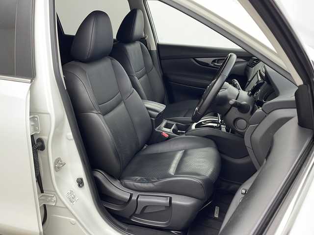 日産 エクストレイル 20X 兵庫県 2018(平30)年 4.3万km ブリリアントホワイトパール 純正SDナビ(MM318D-L)/フルセグTV/アラウンドビューモニター/デジタルインナーミラー/パワーバックドア/ビルトインETC/エマージェンシーブレーキ/進入禁止警報システム/駐車支援システム/クリアランスソナー/コーナリングスタビリティアシスト/アクティブエンジンブレーキ/前方ドラレコ/オートライト/LEDヘッドライト/フォグライト/カプロンシート/純正フロアマット/純正アルミホイール
