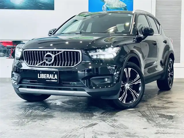 ボルボ ＸＣ４０ T4 AWD インスクリプション 大阪府 2018(平30)年 2.7万km 黒 ACC/HarmanKardon/純正ナビ/TV/applecarplay/360度カメラ/純正19インチAW/LEDヘッドライト/クリアランスソナー/ワイヤレス充電/自動駐車/黒革/パワーシート/Dシートメモリ/シートヒーター/ステアリングヒーター/BLIS/ルーフレール/ETC/スマートキー