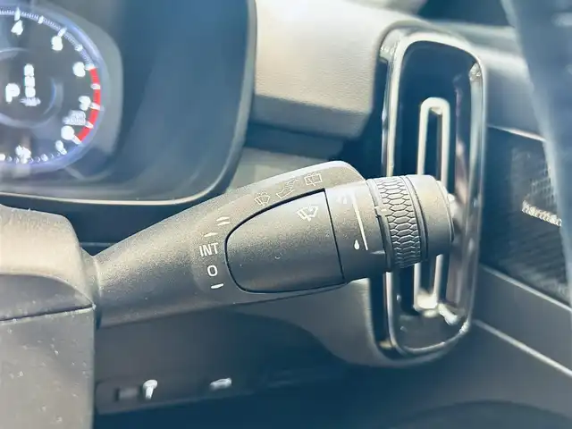 ボルボ ＸＣ４０ T4 AWD インスクリプション 大阪府 2018(平30)年 2.7万km 黒 ACC/HarmanKardon/純正ナビ/TV/applecarplay/360度カメラ/純正19インチAW/LEDヘッドライト/クリアランスソナー/ワイヤレス充電/自動駐車/黒革/パワーシート/Dシートメモリ/シートヒーター/ステアリングヒーター/BLIS/ルーフレール/ETC/スマートキー