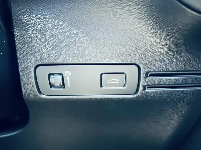 ボルボ ＸＣ４０ T4 AWD インスクリプション 大阪府 2018(平30)年 2.7万km 黒 ACC/HarmanKardon/純正ナビ/TV/applecarplay/360度カメラ/純正19インチAW/LEDヘッドライト/クリアランスソナー/ワイヤレス充電/自動駐車/黒革/パワーシート/Dシートメモリ/シートヒーター/ステアリングヒーター/BLIS/ルーフレール/ETC/スマートキー