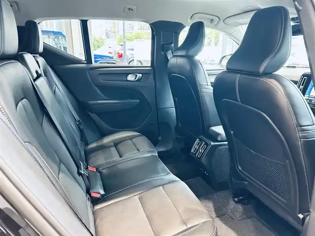 ボルボ ＸＣ４０ T4 AWD インスクリプション 大阪府 2018(平30)年 2.7万km 黒 ACC/HarmanKardon/純正ナビ/TV/applecarplay/360度カメラ/純正19インチAW/LEDヘッドライト/クリアランスソナー/ワイヤレス充電/自動駐車/黒革/パワーシート/Dシートメモリ/シートヒーター/ステアリングヒーター/BLIS/ルーフレール/ETC/スマートキー