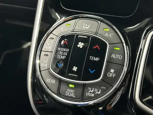 トヨタ ヴォクシー ハイブリッド ZS 煌Ⅲ 大阪府 2021(令3)年 3.5万km ブラック TRDエアロ LOXARNY18incAW 純正ナビTV フリップダウンモニター ハーフレザー シートヒーター クルーズコントロール 衝突軽減ブレーキ レーンアシスト オートハイビーム 両側パワースライドドア クリアランスソナー