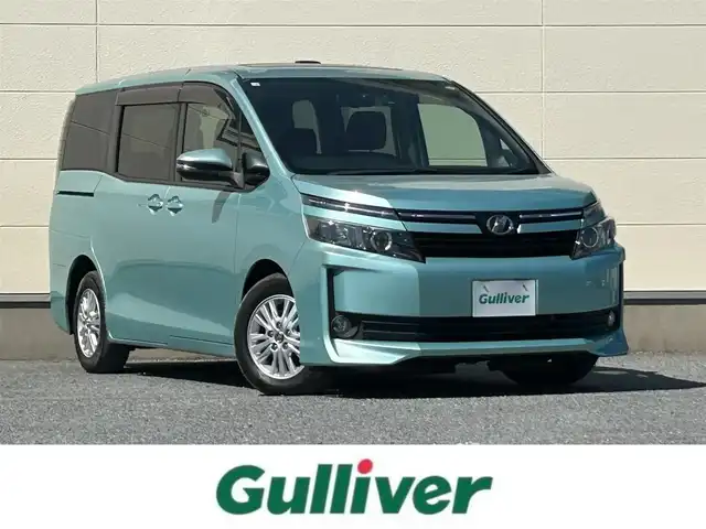 トヨタ ヴォクシー V 茨城県 2014(平26)年 7万km クォーツホワイトクリスタルシャイン 社外ナビ/フルセグTV/Bluetooth接続/バックカメラ/前後ドライブレコーダー/後部座席モニター/サンルーフ/クルーズコントロール/USB入力端子/両側パワースライド/三列シート/LEDヘッドライト/スペアキー/純正１５インチアルミホイール/純正フロアマット