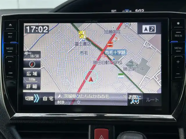 トヨタ ヴォクシー V 茨城県 2014(平26)年 7万km クォーツホワイトクリスタルシャイン 社外ナビ/フルセグTV/Bluetooth接続/バックカメラ/前後ドライブレコーダー/後部座席モニター/サンルーフ/クルーズコントロール/USB入力端子/両側パワースライド/三列シート/LEDヘッドライト/スペアキー/純正１５インチアルミホイール/純正フロアマット