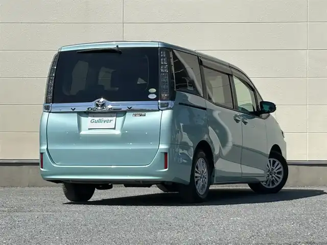 トヨタ ヴォクシー V 茨城県 2014(平26)年 7万km クォーツホワイトクリスタルシャイン 社外ナビ/フルセグTV/Bluetooth接続/バックカメラ/前後ドライブレコーダー/後部座席モニター/サンルーフ/クルーズコントロール/USB入力端子/両側パワースライド/三列シート/LEDヘッドライト/スペアキー/純正１５インチアルミホイール/純正フロアマット