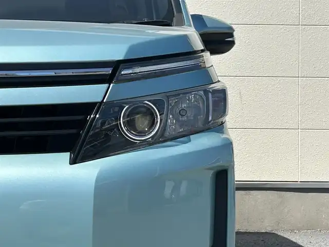 トヨタ ヴォクシー V 茨城県 2014(平26)年 7万km クォーツホワイトクリスタルシャイン 社外ナビ/フルセグTV/Bluetooth接続/バックカメラ/前後ドライブレコーダー/後部座席モニター/サンルーフ/クルーズコントロール/USB入力端子/両側パワースライド/三列シート/LEDヘッドライト/スペアキー/純正１５インチアルミホイール/純正フロアマット