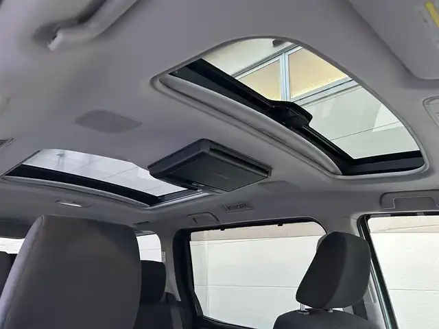 トヨタ ヴォクシー V 茨城県 2014(平26)年 7万km クォーツホワイトクリスタルシャイン 社外ナビ（アルパイン）/フルセグTV/Bluetooth接続/バックカメラ/後部座席モニター/ツインムーンルーフ/クルーズコントロール/USB入力端子/両側パワースライド/前後ドライブレコーダー/三列シート/LEDヘッドライト/スペアキー/純正１５インチアルミホイール/純正フロアマット