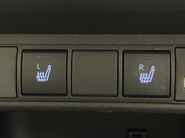 トヨタ ヤリスクロス ハイブリッド Z アドベンチャー 鹿児島県 2023(令5)年 1.9万km センシュアルレッドマイカ 純正ディスプレイオーディオ/（BT/フルセグTV）/プリクラッシュセーフティ/レーンキープアシスト/レーダークルーズコントロール/ハーフレザーシート/シートヒーター/ステアリングヒーター/ヘッドアップディスプレイ/ブラインドスポットモニター/パワーバックドア/ステアリングスイッチ/オートライト/オートマチックハイビーム/コーナーセンサー