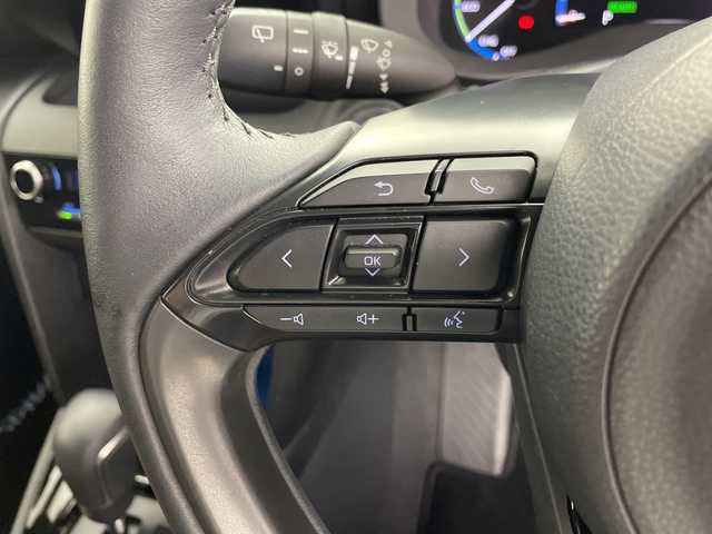 トヨタ ヤリスクロス ハイブリッド Z アドベンチャー 鹿児島県 2023(令5)年 1.9万km センシュアルレッドマイカ 純正ディスプレイオーディオ/（BT/フルセグTV）/プリクラッシュセーフティ/レーンキープアシスト/レーダークルーズコントロール/ハーフレザーシート/シートヒーター/ステアリングヒーター/ヘッドアップディスプレイ/ブラインドスポットモニター/パワーバックドア/ステアリングスイッチ/オートライト/オートマチックハイビーム/コーナーセンサー