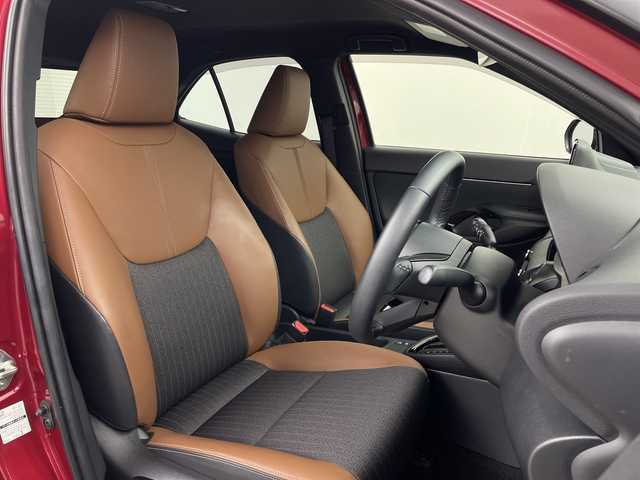 トヨタ ヤリスクロス ハイブリッド Z アドベンチャー 鹿児島県 2023(令5)年 1.9万km センシュアルレッドマイカ 純正ディスプレイオーディオ/（BT/フルセグTV）/プリクラッシュセーフティ/レーンキープアシスト/レーダークルーズコントロール/ハーフレザーシート/シートヒーター/ステアリングヒーター/ヘッドアップディスプレイ/ブラインドスポットモニター/パワーバックドア/ステアリングスイッチ/オートライト/オートマチックハイビーム/コーナーセンサー