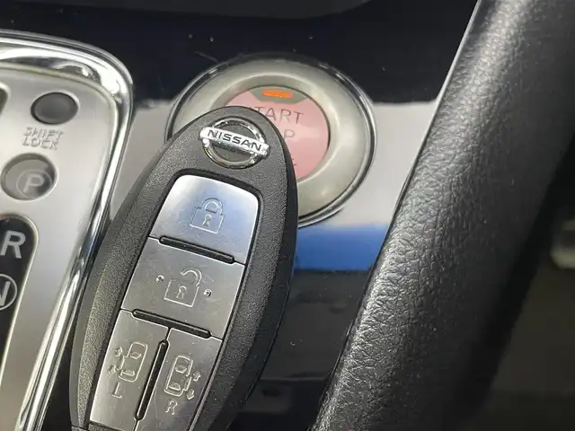 日産 セレナ HWS S HV Vセレ +Sefty 群馬県 2015(平27)年 7.7万km ブリリアントホワイトパール 純正９インチナビ　全方位カメラ　純正フリップダウンモニター　両側パワースライドドア　障害物センサー　クルーズコントロール　横滑り防止　アイドリングストップ　スマートキー　プッシュスタート　禁煙車