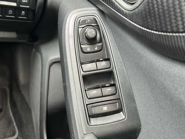 スバル インプレッサ スポーツ 1．6i－Lアイサイト 静岡県 2017(平29)年 4.9万km クリスタルブラックシリカ 純正ナビ/・SD/Music Folder/・CD/DVD/・iPod/USB/・フルセグTV/・Bluetooth/・FM/AM/・AUX/主要装備/・バックカメラ/・ＥＴＣ/・追従機能付クルーズコントロール/・ステアリング連動ヘッドライト/・パドルシフト/・ヒルスタートアシスト/・ブラインドスポット/・アイドリングストップ/・衝突被害軽減システム/・レーンキープアシスト/・サイドカーテンエアバッグ/・後退時ブレーキアシスト