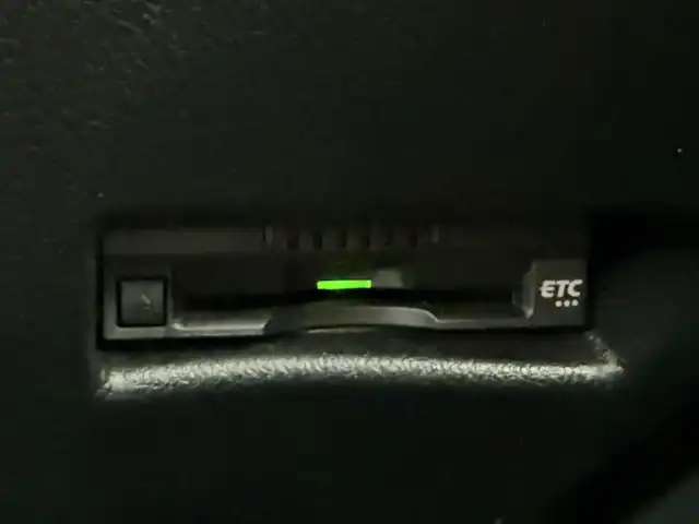 トヨタ シエンタ ファンベースG 千葉県 2019(令1)年 4.1万km ブラックマイカ トヨタセーフティセンス/・衝突軽減ブレーキ/レーンキープアシスト/・オートハイビーム/コーナーセンサー/純正ナビ(NSZT-Y68T)/・フルセグ/BT/DVD/CD/全方位カメラ/ステアリングスイッチ/ビルトインETC/両側パワースライドドア/アイドリングストップ/プッシュスタート/スマートキー/純正フロアマット/サイドバイザー