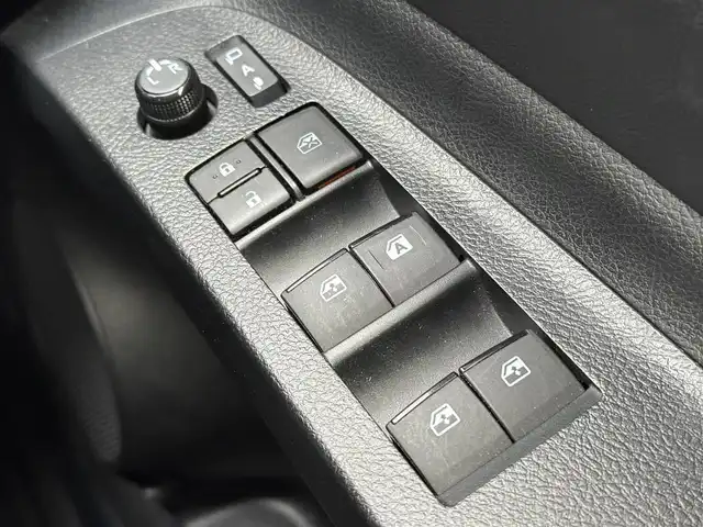 トヨタ シエンタ ファンベースG 千葉県 2019(令1)年 4.1万km ブラックマイカ トヨタセーフティセンス/・衝突軽減ブレーキ/レーンキープアシスト/・オートハイビーム/コーナーセンサー/純正ナビ(NSZT-Y68T)/・フルセグ/BT/DVD/CD/全方位カメラ/ステアリングスイッチ/ビルトインETC/両側パワースライドドア/アイドリングストップ/プッシュスタート/スマートキー/純正フロアマット/サイドバイザー