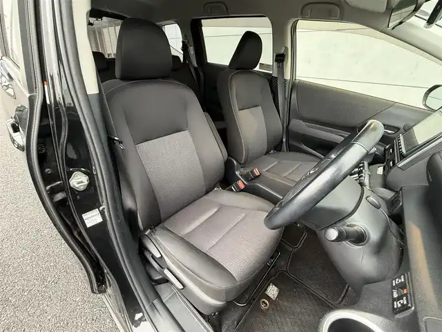 トヨタ シエンタ ファンベースG 千葉県 2019(令1)年 4.1万km ブラックマイカ トヨタセーフティセンス/・衝突軽減ブレーキ/レーンキープアシスト/・オートハイビーム/コーナーセンサー/純正ナビ(NSZT-Y68T)/・フルセグ/BT/DVD/CD/全方位カメラ/ステアリングスイッチ/ビルトインETC/両側パワースライドドア/アイドリングストップ/プッシュスタート/スマートキー/純正フロアマット/サイドバイザー