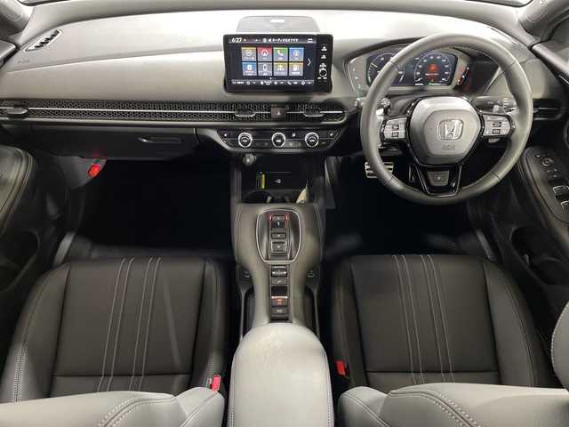 ホンダ ＺＲ－Ｖ ハイブリッド e:HEV Z ブラックスタイル 神奈川県 2025(令7)年 0.1千km プラチナホワイトパール 登録済未使用/9インチホンダコネクトディスプレー/(AM/FM/TV/Bluetooth)/マルチビューカメラシステム/デジタルインナーミラー/ブラインドスポットモニター/ホンダセンシング/衝突被害軽減システム/車線逸脱警報/アダプティブクルーズコントロール/レザーシート/横滑り防止装置/ETC2.0/アイドリングストップ/LEDヘッドライト/オートライト/ウィンカーミラー/電動格納ミラー/純正18インチAW/シートヒーター/パワーシート/ステアリングヒーター/パワーバックドア/プッシュスタート/スマートキー/スペアキー/取扱説明書/保証書