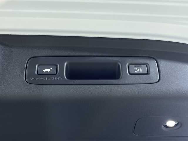 ホンダ ＺＲ－Ｖ ハイブリッド e:HEV Z ブラックスタイル 神奈川県 2025(令7)年 0.1千km プラチナホワイトパール 登録済未使用/9インチホンダコネクトディスプレー/(AM/FM/TV/Bluetooth)/マルチビューカメラシステム/デジタルインナーミラー/ブラインドスポットモニター/ホンダセンシング/衝突被害軽減システム/車線逸脱警報/アダプティブクルーズコントロール/レザーシート/横滑り防止装置/ETC2.0/アイドリングストップ/LEDヘッドライト/オートライト/ウィンカーミラー/電動格納ミラー/純正18インチAW/シートヒーター/パワーシート/ステアリングヒーター/パワーバックドア/プッシュスタート/スマートキー/スペアキー/取扱説明書/保証書