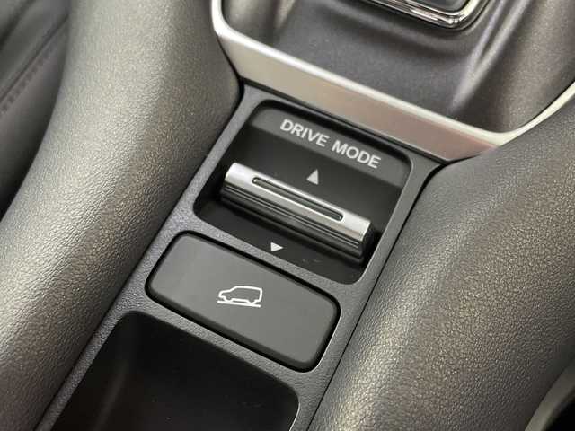 ホンダ ＺＲ－Ｖ ハイブリッド e:HEV Z ブラックスタイル 神奈川県 2025(令7)年 0.1千km プラチナホワイトパール 登録済未使用/9インチホンダコネクトディスプレー/(AM/FM/TV/Bluetooth)/マルチビューカメラシステム/デジタルインナーミラー/ブラインドスポットモニター/ホンダセンシング/衝突被害軽減システム/車線逸脱警報/アダプティブクルーズコントロール/レザーシート/横滑り防止装置/ETC2.0/アイドリングストップ/LEDヘッドライト/オートライト/ウィンカーミラー/電動格納ミラー/純正18インチAW/シートヒーター/パワーシート/ステアリングヒーター/パワーバックドア/プッシュスタート/スマートキー/スペアキー/取扱説明書/保証書