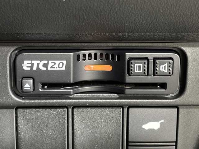 ホンダ ＺＲ－Ｖ ハイブリッド e:HEV Z ブラックスタイル 神奈川県 2025(令7)年 0.1千km プラチナホワイトパール 登録済未使用/9インチホンダコネクトディスプレー/(AM/FM/TV/Bluetooth)/マルチビューカメラシステム/デジタルインナーミラー/ブラインドスポットモニター/ホンダセンシング/衝突被害軽減システム/車線逸脱警報/アダプティブクルーズコントロール/レザーシート/横滑り防止装置/ETC2.0/アイドリングストップ/LEDヘッドライト/オートライト/ウィンカーミラー/電動格納ミラー/純正18インチAW/シートヒーター/パワーシート/ステアリングヒーター/パワーバックドア/プッシュスタート/スマートキー/スペアキー/取扱説明書/保証書