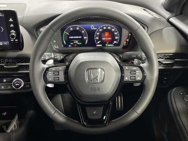 ホンダ ＺＲ－Ｖ ハイブリッド e:HEV Z ブラックスタイル 神奈川県 2025(令7)年 0.1千km プラチナホワイトパール 登録済未使用/9インチホンダコネクトディスプレー/(AM/FM/TV/Bluetooth)/マルチビューカメラシステム/デジタルインナーミラー/ブラインドスポットモニター/ホンダセンシング/衝突被害軽減システム/車線逸脱警報/アダプティブクルーズコントロール/レザーシート/横滑り防止装置/ETC2.0/アイドリングストップ/LEDヘッドライト/オートライト/ウィンカーミラー/電動格納ミラー/純正18インチAW/シートヒーター/パワーシート/ステアリングヒーター/パワーバックドア/プッシュスタート/スマートキー/スペアキー/取扱説明書/保証書