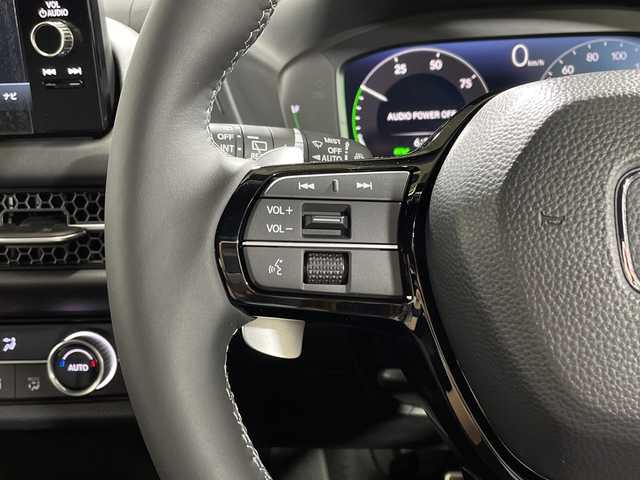 ホンダ ＺＲ－Ｖ ハイブリッド e:HEV Z ブラックスタイル 神奈川県 2025(令7)年 0.1千km プラチナホワイトパール 登録済未使用/9インチホンダコネクトディスプレー/(AM/FM/TV/Bluetooth)/マルチビューカメラシステム/デジタルインナーミラー/ブラインドスポットモニター/ホンダセンシング/衝突被害軽減システム/車線逸脱警報/アダプティブクルーズコントロール/レザーシート/横滑り防止装置/ETC2.0/アイドリングストップ/LEDヘッドライト/オートライト/ウィンカーミラー/電動格納ミラー/純正18インチAW/シートヒーター/パワーシート/ステアリングヒーター/パワーバックドア/プッシュスタート/スマートキー/スペアキー/取扱説明書/保証書