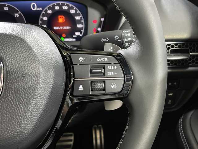 ホンダ ＺＲ－Ｖ ハイブリッド e:HEV Z ブラックスタイル 神奈川県 2025(令7)年 0.1千km プラチナホワイトパール 登録済未使用/9インチホンダコネクトディスプレー/(AM/FM/TV/Bluetooth)/マルチビューカメラシステム/デジタルインナーミラー/ブラインドスポットモニター/ホンダセンシング/衝突被害軽減システム/車線逸脱警報/アダプティブクルーズコントロール/レザーシート/横滑り防止装置/ETC2.0/アイドリングストップ/LEDヘッドライト/オートライト/ウィンカーミラー/電動格納ミラー/純正18インチAW/シートヒーター/パワーシート/ステアリングヒーター/パワーバックドア/プッシュスタート/スマートキー/スペアキー/取扱説明書/保証書