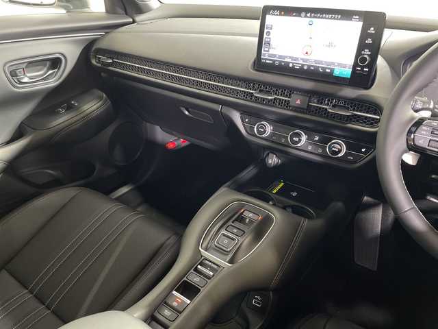 ホンダ ＺＲ－Ｖ ハイブリッド e:HEV Z ブラックスタイル 神奈川県 2025(令7)年 0.1千km プラチナホワイトパール 登録済未使用/9インチホンダコネクトディスプレー/(AM/FM/TV/Bluetooth)/マルチビューカメラシステム/デジタルインナーミラー/ブラインドスポットモニター/ホンダセンシング/衝突被害軽減システム/車線逸脱警報/アダプティブクルーズコントロール/レザーシート/横滑り防止装置/ETC2.0/アイドリングストップ/LEDヘッドライト/オートライト/ウィンカーミラー/電動格納ミラー/純正18インチAW/シートヒーター/パワーシート/ステアリングヒーター/パワーバックドア/プッシュスタート/スマートキー/スペアキー/取扱説明書/保証書