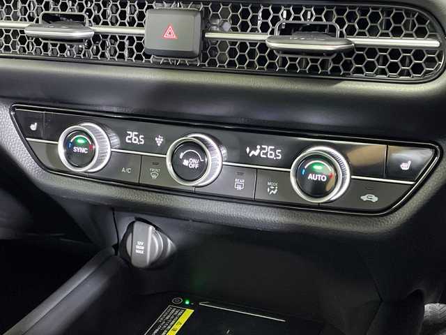 ホンダ ＺＲ－Ｖ ハイブリッド e:HEV Z ブラックスタイル 神奈川県 2025(令7)年 0.1千km プラチナホワイトパール 登録済未使用/9インチホンダコネクトディスプレー/(AM/FM/TV/Bluetooth)/マルチビューカメラシステム/デジタルインナーミラー/ブラインドスポットモニター/ホンダセンシング/衝突被害軽減システム/車線逸脱警報/アダプティブクルーズコントロール/レザーシート/横滑り防止装置/ETC2.0/アイドリングストップ/LEDヘッドライト/オートライト/ウィンカーミラー/電動格納ミラー/純正18インチAW/シートヒーター/パワーシート/ステアリングヒーター/パワーバックドア/プッシュスタート/スマートキー/スペアキー/取扱説明書/保証書