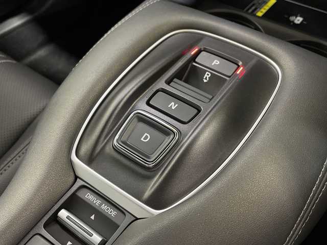 ホンダ ＺＲ－Ｖ ハイブリッド e:HEV Z ブラックスタイル 神奈川県 2025(令7)年 0.1千km プラチナホワイトパール 登録済未使用/9インチホンダコネクトディスプレー/(AM/FM/TV/Bluetooth)/マルチビューカメラシステム/デジタルインナーミラー/ブラインドスポットモニター/ホンダセンシング/衝突被害軽減システム/車線逸脱警報/アダプティブクルーズコントロール/レザーシート/横滑り防止装置/ETC2.0/アイドリングストップ/LEDヘッドライト/オートライト/ウィンカーミラー/電動格納ミラー/純正18インチAW/シートヒーター/パワーシート/ステアリングヒーター/パワーバックドア/プッシュスタート/スマートキー/スペアキー/取扱説明書/保証書