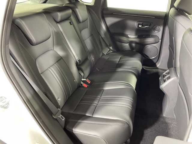 ホンダ ＺＲ－Ｖ ハイブリッド e:HEV Z ブラックスタイル 神奈川県 2025(令7)年 0.1千km プラチナホワイトパール 登録済未使用/9インチホンダコネクトディスプレー/(AM/FM/TV/Bluetooth)/マルチビューカメラシステム/デジタルインナーミラー/ブラインドスポットモニター/ホンダセンシング/衝突被害軽減システム/車線逸脱警報/アダプティブクルーズコントロール/レザーシート/横滑り防止装置/ETC2.0/アイドリングストップ/LEDヘッドライト/オートライト/ウィンカーミラー/電動格納ミラー/純正18インチAW/シートヒーター/パワーシート/ステアリングヒーター/パワーバックドア/プッシュスタート/スマートキー/スペアキー/取扱説明書/保証書